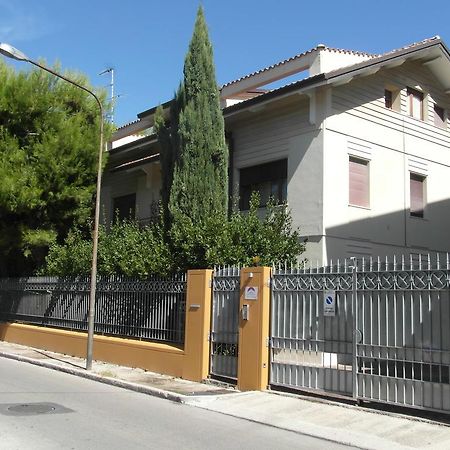 B&B In Villa Civitanova Marche Esterno foto