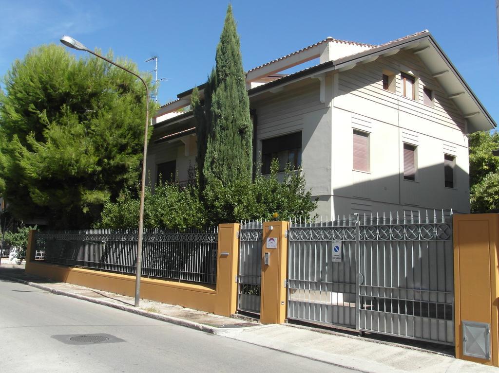 B&B In Villa Civitanova Marche Esterno foto